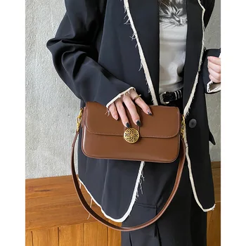 2023 Новая модная женская сумка из натуральной кожи, высококачественная сумка для тофу, ретро-сумка на одно плечо, универсальная квадратная сумка-мессенджер с откидной крышкой.